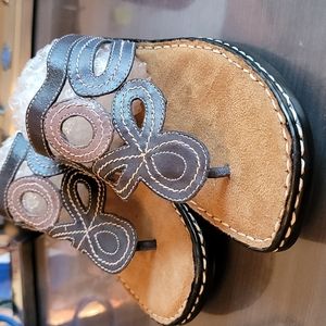 NATURALIZER slip on thong leather sandals, sz 10M, NEW